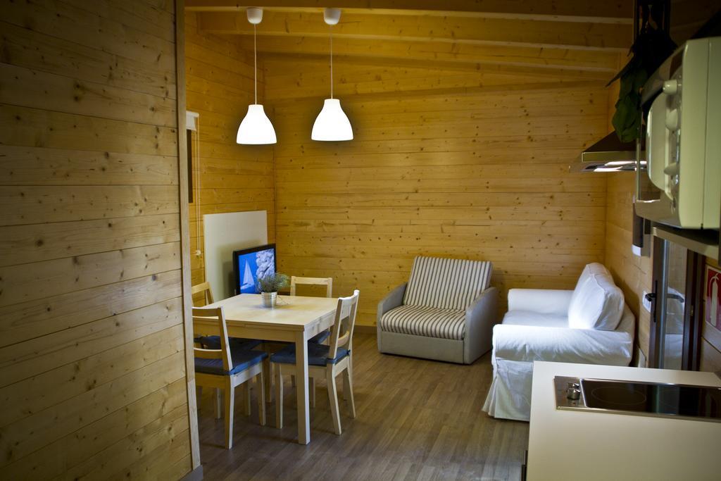 Apartamentos El Bosquet サン・クガ・デル・バリェス 部屋 写真