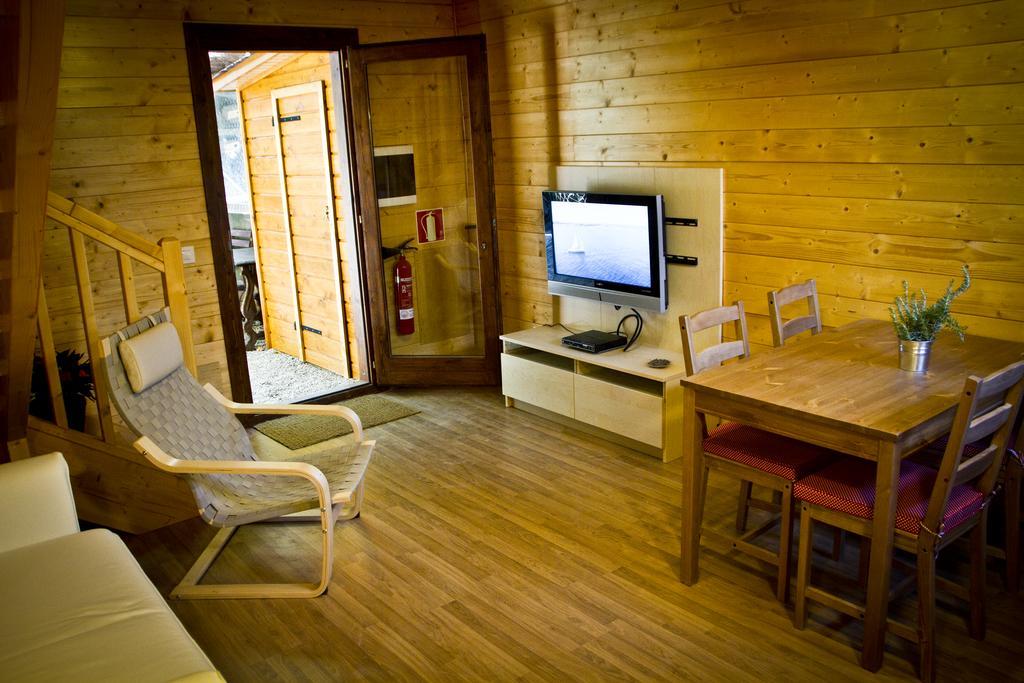 Apartamentos El Bosquet サン・クガ・デル・バリェス 部屋 写真